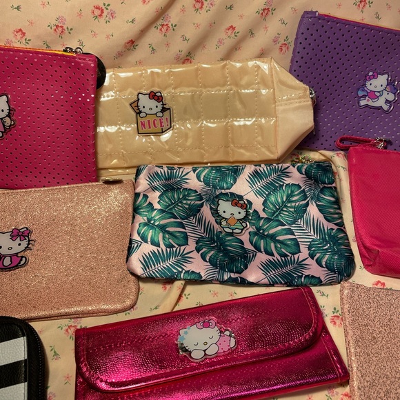 🎀Hello Kitty Bundle of Purses🎀 - Picture 2 of 7